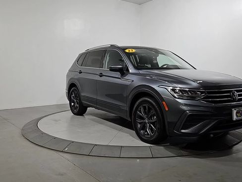 Used 2022 Volkswagen Tiguan SE AWD/4WD image 7