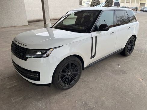 Used 2023 Land Rover Range Rover SE image 2