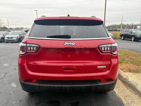 Used 2019 Jeep Compass Latitude FWD image 6