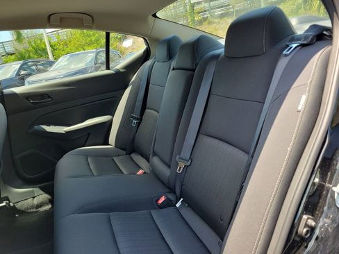 Used 2025 Nissan Altima 2.5 SV FWD image 9