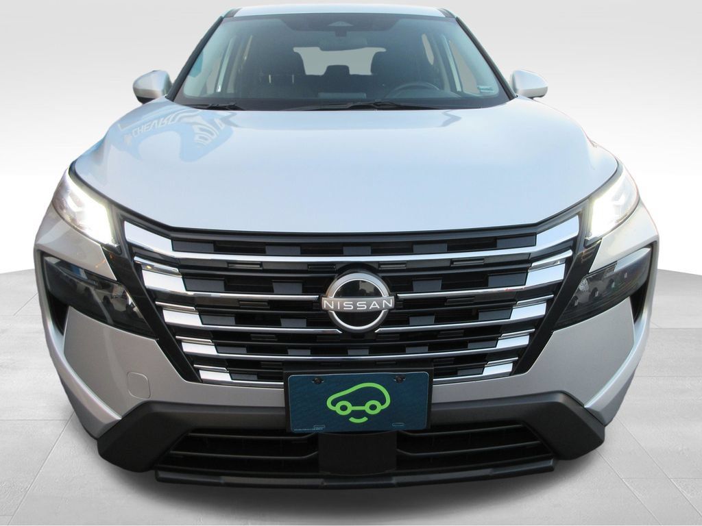 Used 2025 Nissan Rogue SV FWD image 8