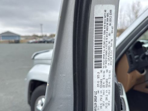 Used 2012 Jeep Liberty Limited w/ Tire & Wheel Group AWD/4WD image 34