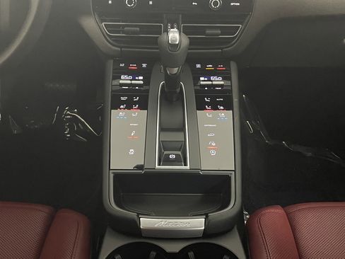 Used 2025 Porsche Macan S image 20