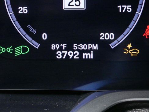Used 2025 Porsche 911 Carrera RWD image 12