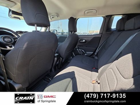 Used 2020 Jeep Renegade Latitude w/ Cold Weather Group AWD/4WD image 28