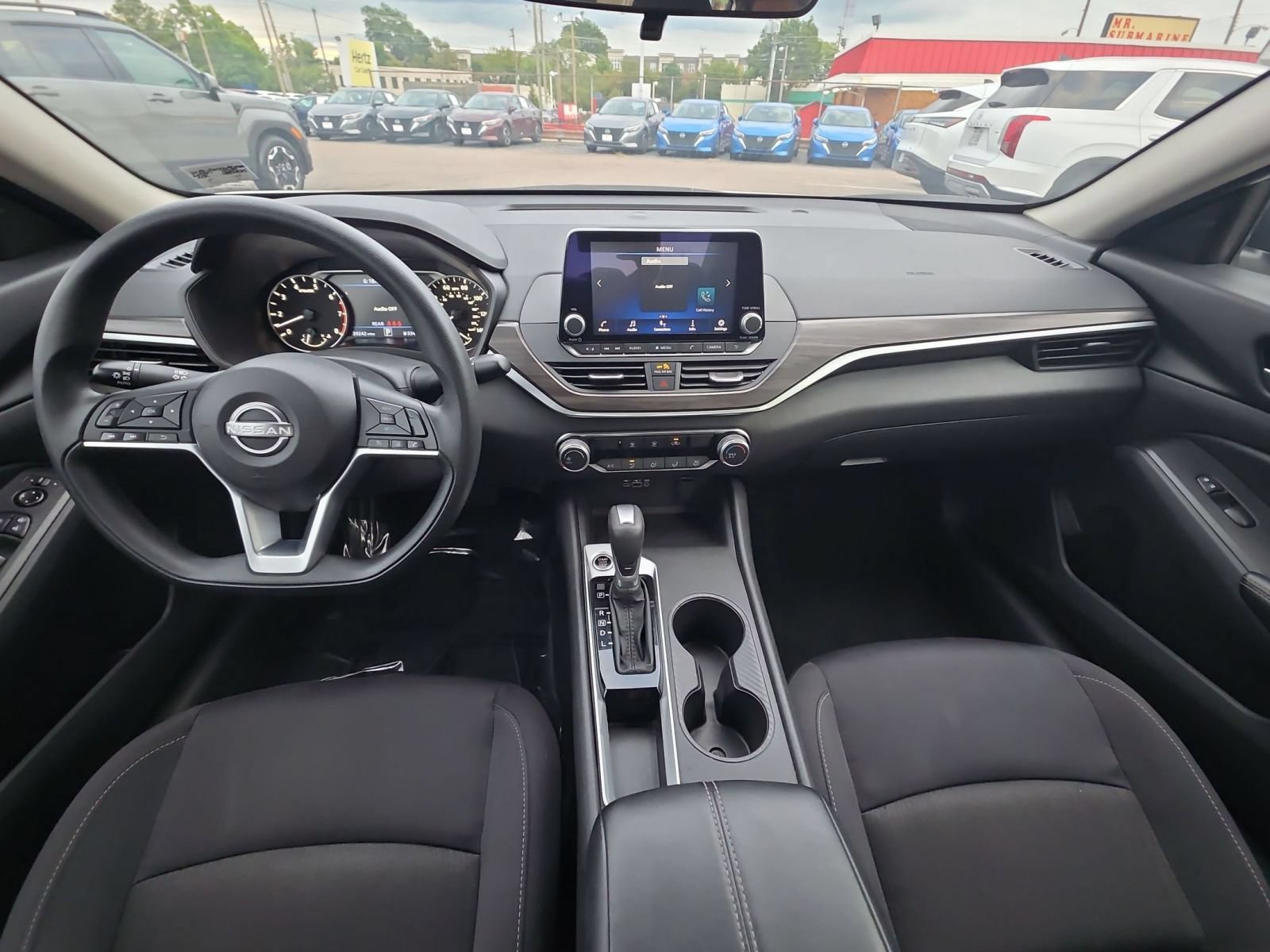 Used 2025 Nissan Altima 2.5 SV FWD image 31