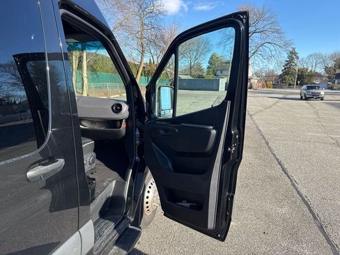 Used 2021 Mercedes-Benz Sprinter 3500 image 17