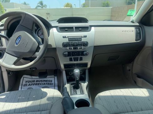 Used 2009 Ford Focus SE FWD image 9