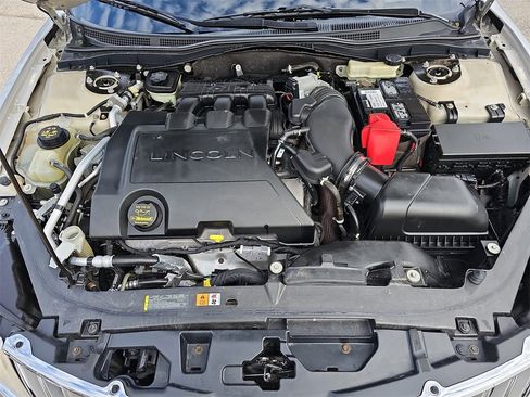 Used 2010 Lincoln MKZ image 29