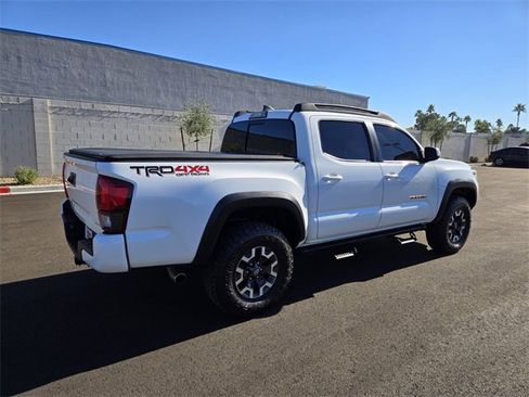 Certified 2018 Toyota Tacoma 4x4 Double Cab image 4