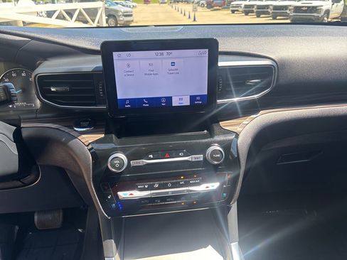 Used 2022 Ford Explorer Limited w/ Equipment Group 301A image 33