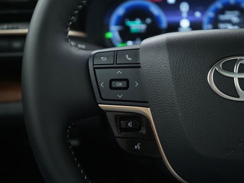 Used 2026 Toyota Crown Limited image 27