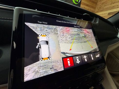 Used 2023 Jeep Grand Cherokee Limited w/ Luxury Tech Group II image 22