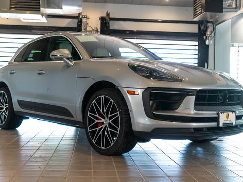 Certified 2023 Porsche Macan S AWD/4WD image 7