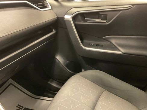Used 2019 Toyota RAV4 XLE image 23