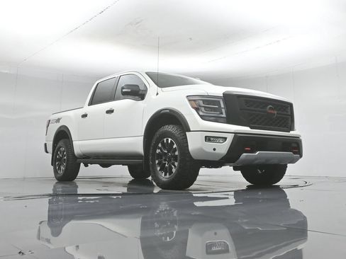 Used 2021 Nissan Titan PRO-4X w/ Pro-4x Convenience Package AWD/4WD image 48