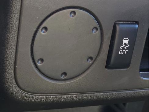 Used 2014 Nissan Frontier Desert Runner image 25