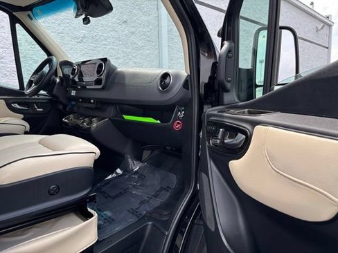Used 2024 Mercedes-Benz Sprinter 3500 image 18