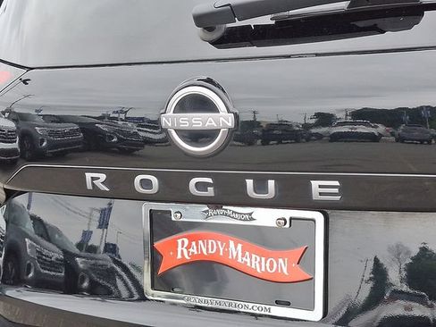 Used 2025 Nissan Rogue SV FWD image 32