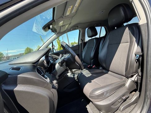Used 2021 Chevrolet Trax LT w/ LT Convenience Package FWD image 11