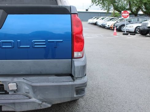 Used 2003 Chevrolet Avalanche 4x4 w/ Suspension Package, Off-Road image 40