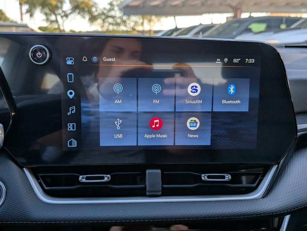 New 2027 Chevrolet Equinox LT w/ Safety and Technology Package FWD image 18
