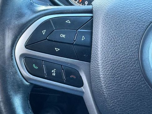 Used 2019 Jeep Cherokee Limited image 27