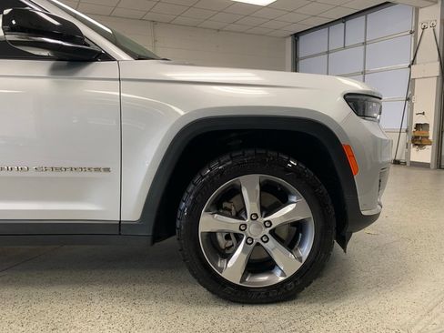 Certified 2021 Jeep Grand Cherokee L Limited RWD image 9