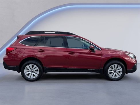 Used 2018 Subaru Outback 2.5i Premium image 2
