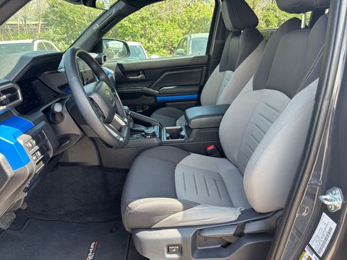 Used 2025 Toyota Tacoma TRD Off-Road AWD/4WD image 23