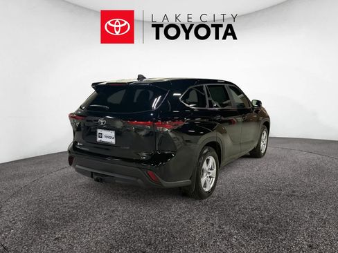 Used 2025 Toyota Highlander LE image 7