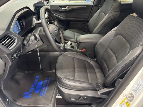 New 2025 Ford Escape SE w/ Class II Trailer Tow Package FWD image 18