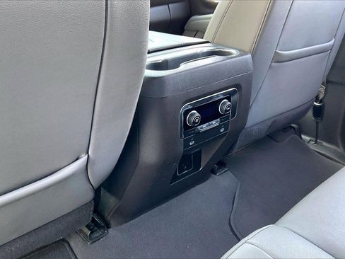 Used 2024 Chevrolet Suburban LT image 31