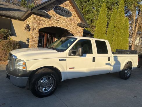 Used 2006 Ford F350 Lariat image 2