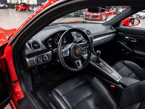 Used 2022 Porsche 718 Cayman RWD image 9