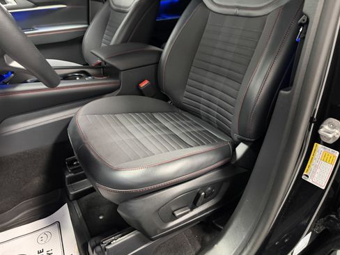 Used 2025 Ford Explorer ST-Line w/ Premium Package image 19