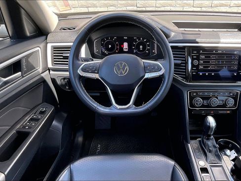 Certified 2022 Volkswagen Atlas SE w/ Panoramic Sunroof Package FWD image 4
