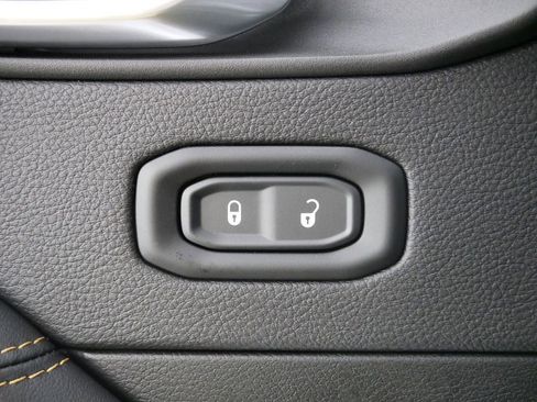 Used 2024 Jeep Gladiator Sport w/ Premium Package image 34