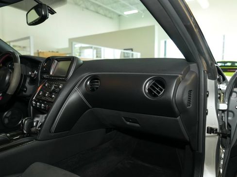Used 2016 Nissan GT-R Premium AWD/4WD image 59