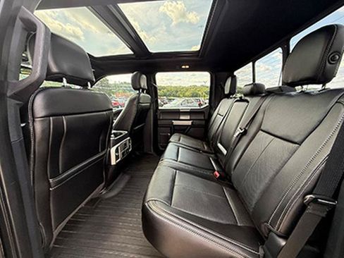 Used 2019 Ford F150 Lariat w/ Equipment Group 502A Luxury AWD/4WD image 18