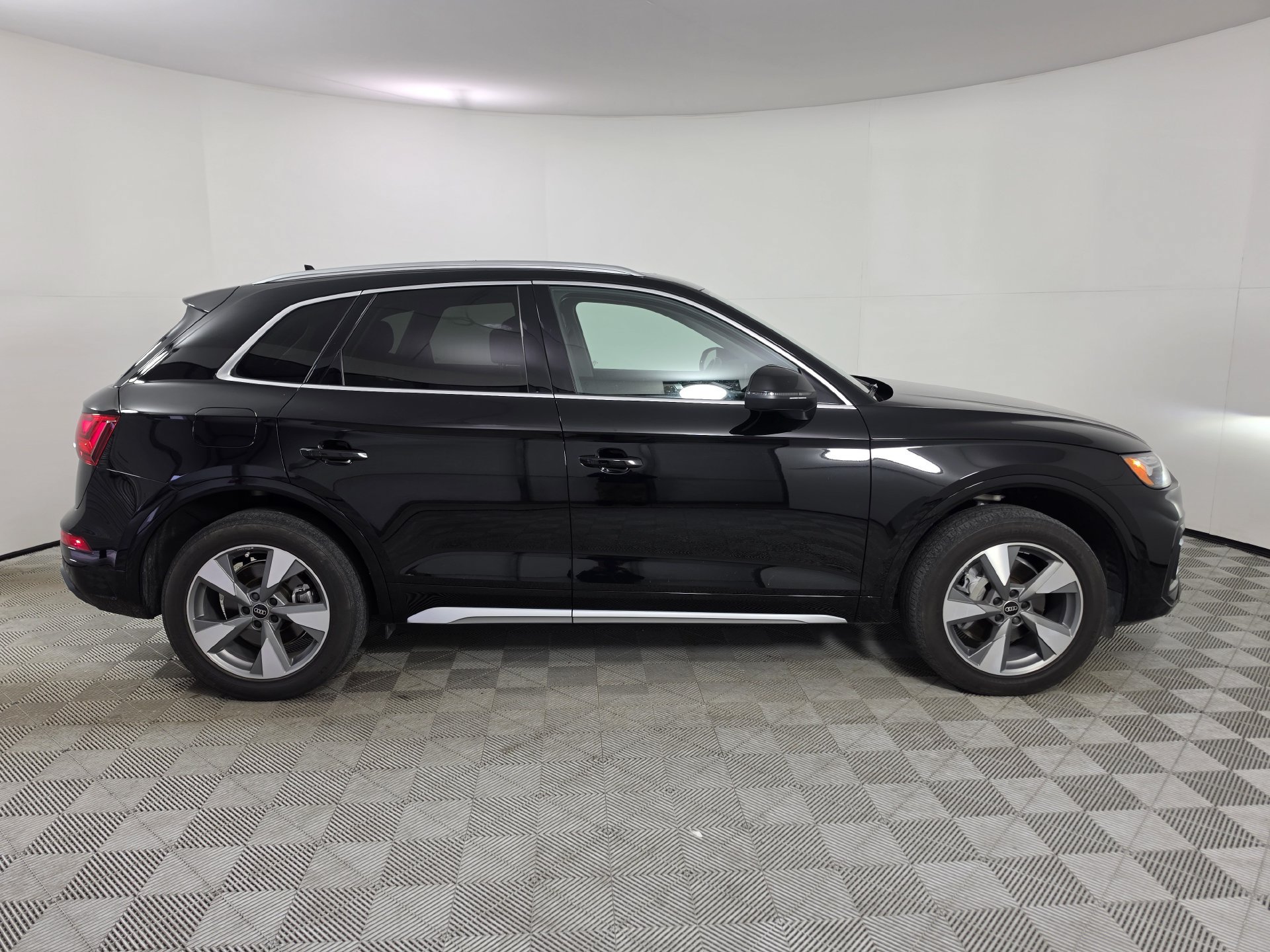 Used 2024 Audi Q5 2.0T Premium AWD/4WD image 45
