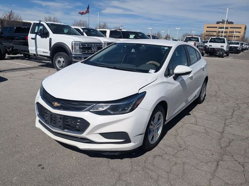 Used 2017 Chevrolet Cruze LT FWD image 10