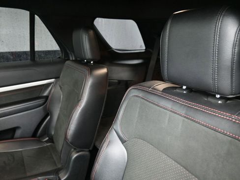 Used 2019 Ford Explorer XLT w/ Equipment Group 202A AWD/4WD image 12