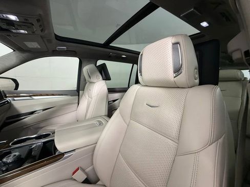 Used 2025 Cadillac Escalade ESV Sport Platinum AWD/4WD image 5
