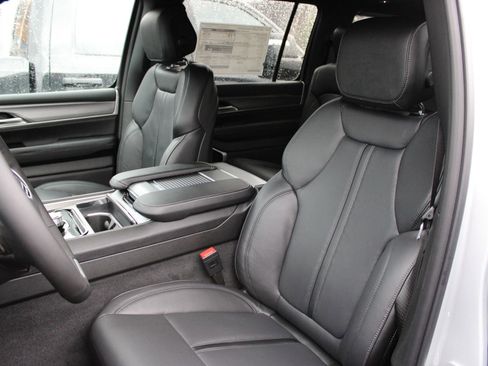 New 2026 Jeep Grand Wagoneer Limited image 13