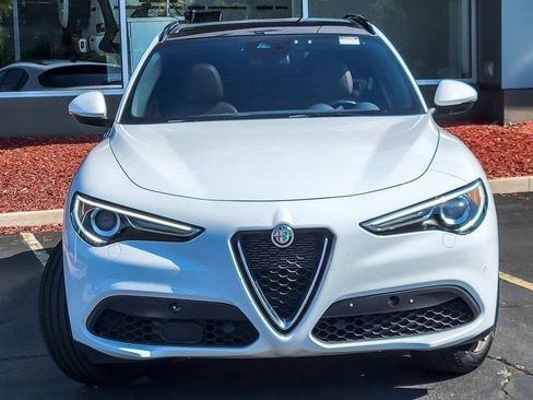 Used 2022 Alfa Romeo Stelvio Ti image 4