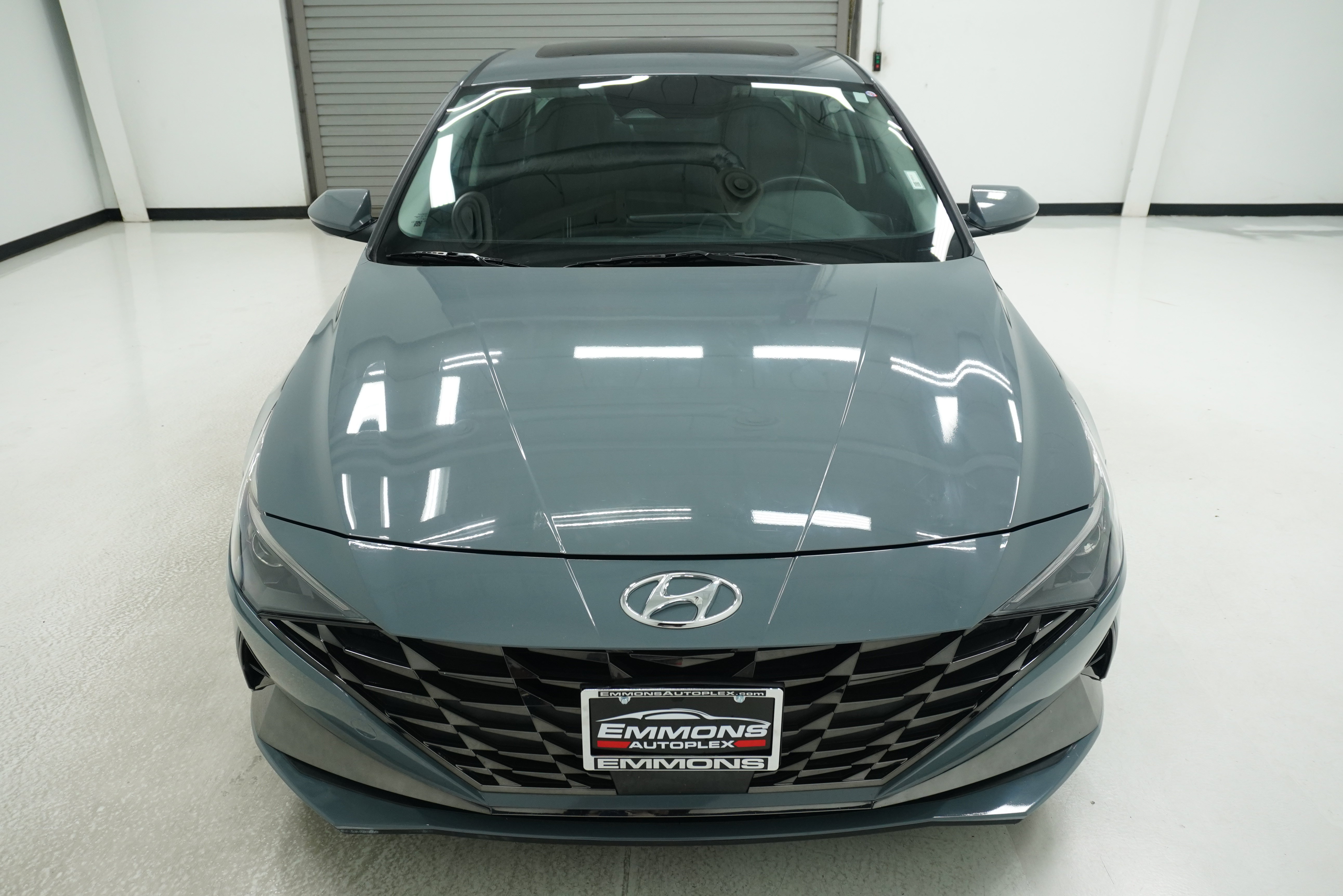 Used 2022 Hyundai Elantra SEL w/ Convenience + Premium Package FWD image 2