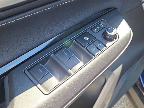 Used 2021 Toyota Venza LE w/ Carpet Mat Package (TMS) AWD/4WD image 25
