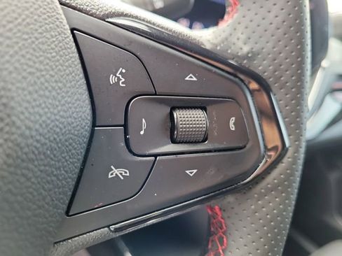 Used 2025 Chevrolet Trax RS FWD image 23