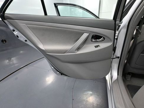 Used 2011 Toyota Camry LE image 30